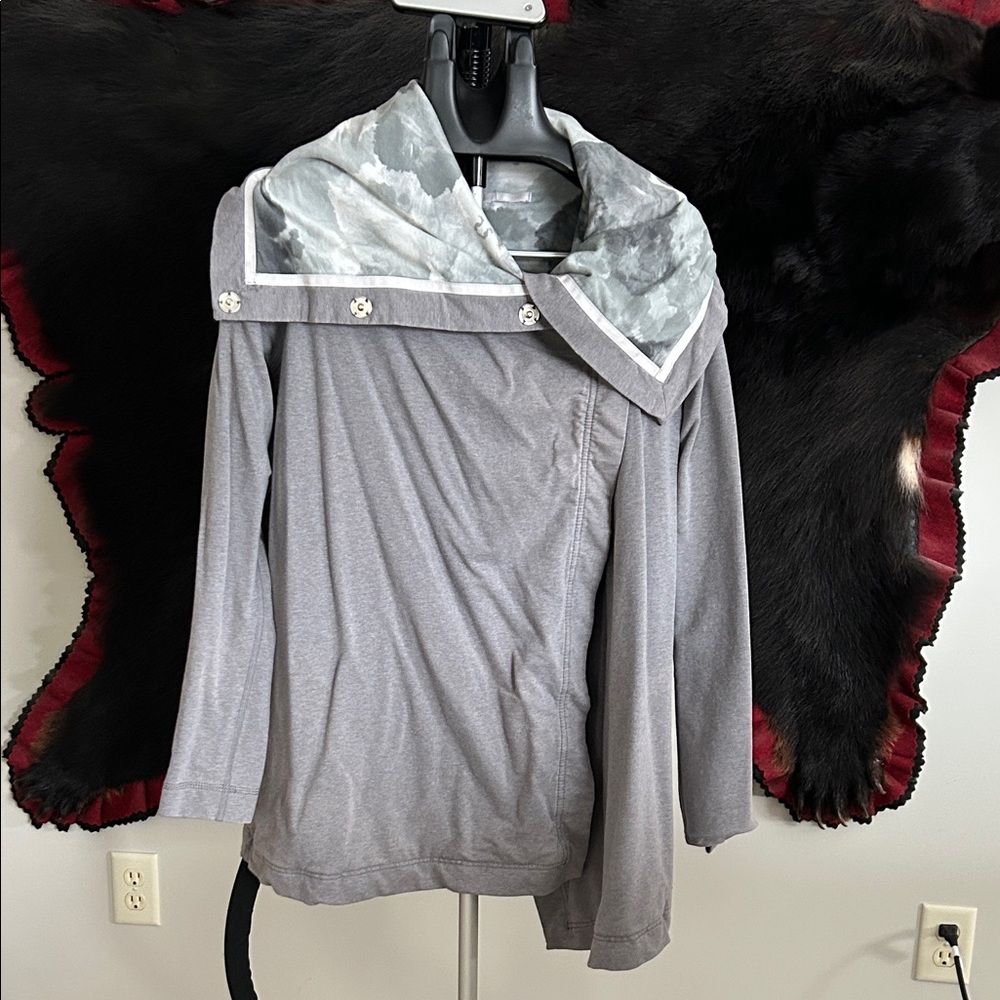 Lululemon Gray Knit Jacket, Cape like w/4 large Snaps at Top